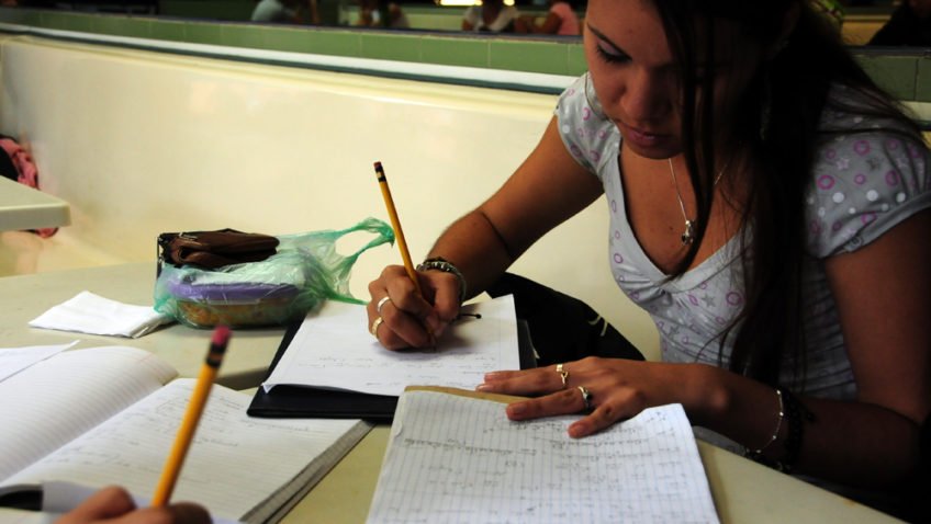 enlaucab's tweet photo. Te comentamos qué comportamientos pueden dejarte fuera de la universidad hasta por seis meses. https://t.co/8Bc0IyCCpu https://t.co/6FNSXNlOTl