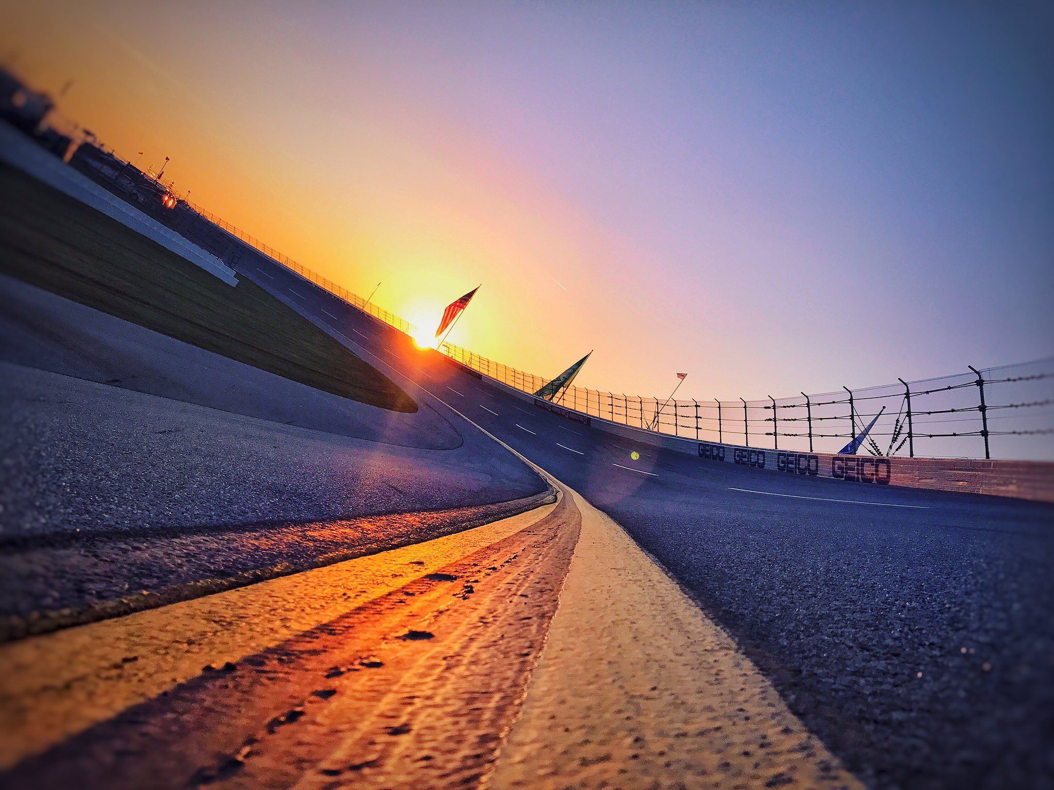 DL5SnWFXkAAA9k-.jpg:large