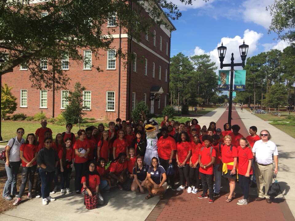 CravenCoAVID's tweet photo. Just a few @AVID4College Bears hanging out with Sammy the Seahawk on the campus of @UNCWilmington! #CravenAVID @nbhsbears https://t.co/DOFK3oG9c3