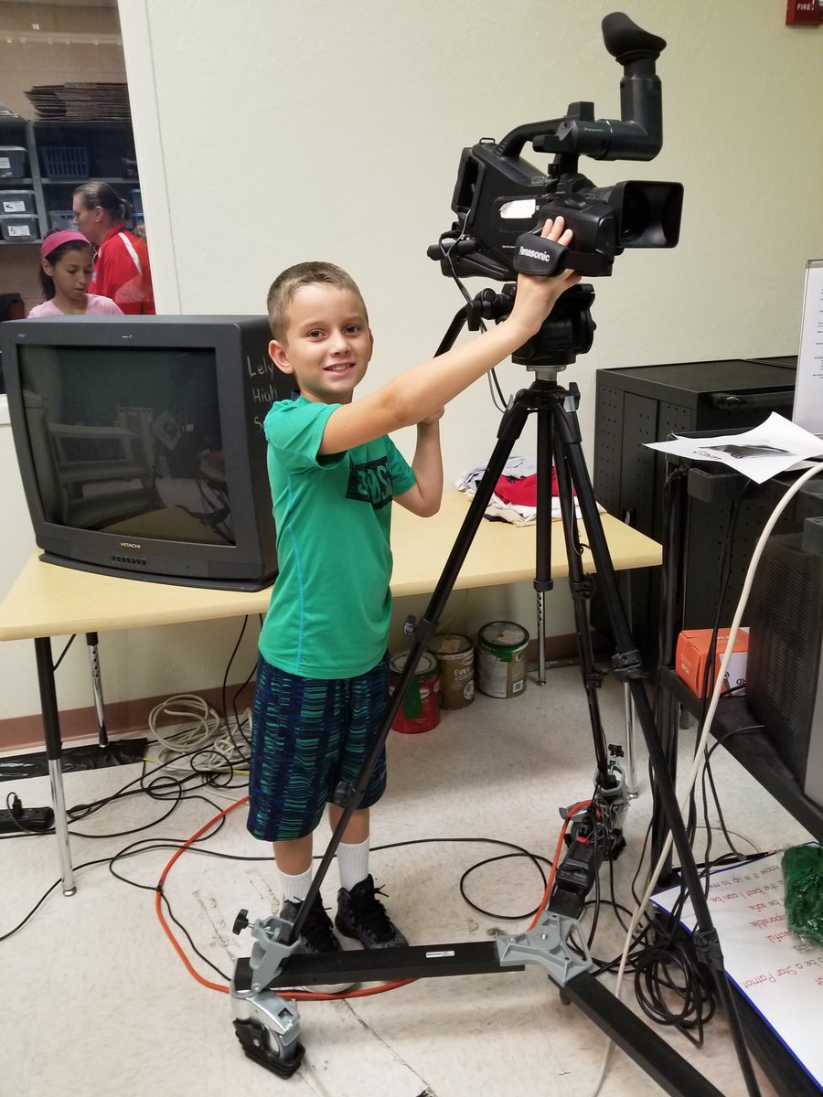 VMEPatriots's tweet photo. First day on the job, News Crew Leader, Kyle! Let the students LEAD! @TheLeaderinMe @collierschools @mrsgoldenvme https://t.co/VPPWDR54Dg