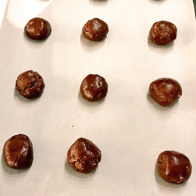 AmandaBernardo's tweet photo. Baking for a good cause #CookieCrawl in support of the #GCWCC! Fingers crossed these Nutella Hazelnut Choc Chip Cookies turn out! #igive 🍪🍪 https://t.co/1kH3NJDDFp
