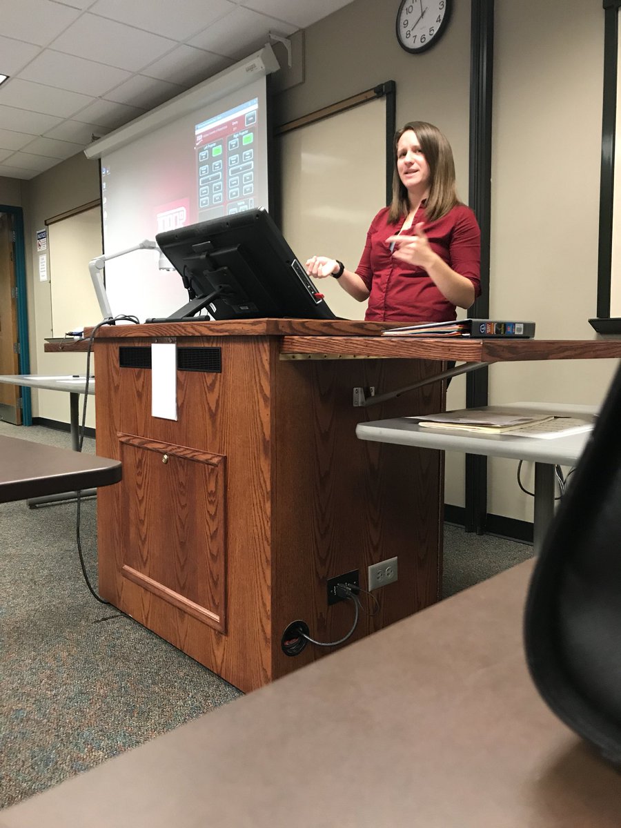AMA_IUP's tweet photo. Listening to our guest speaker Lisa Boyer! She is providing her real life experience &amp; great tips for our members future professional career https://t.co/DjYNRCrPlG
