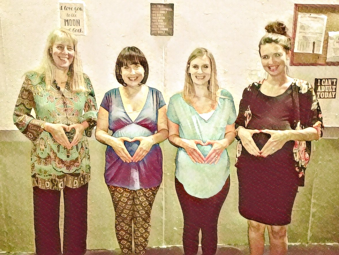 BuildngAnEmpire's tweet photo. I still talk to these ladies every day ❤️ (and Mat!) #theatre #thatwigthough #InternationalGirlsDay https://t.co/5kaweG7aZX