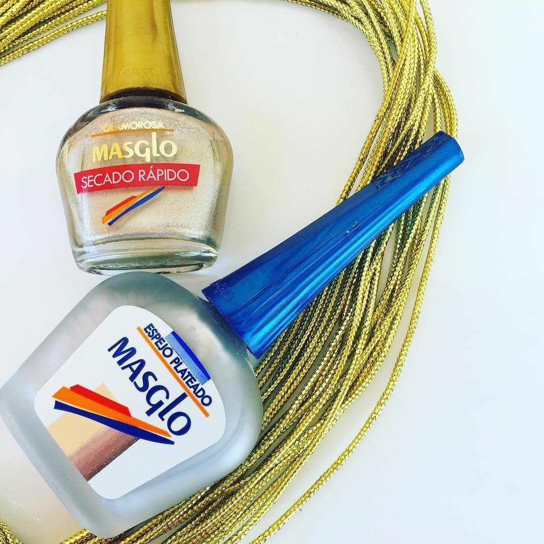 MasgloAustralia's tweet photo. Gold or silver nails? 💅 #masgloaustralia #masglolovers #nailpolish #mattenails https://t.co/mfOCIJzdWD