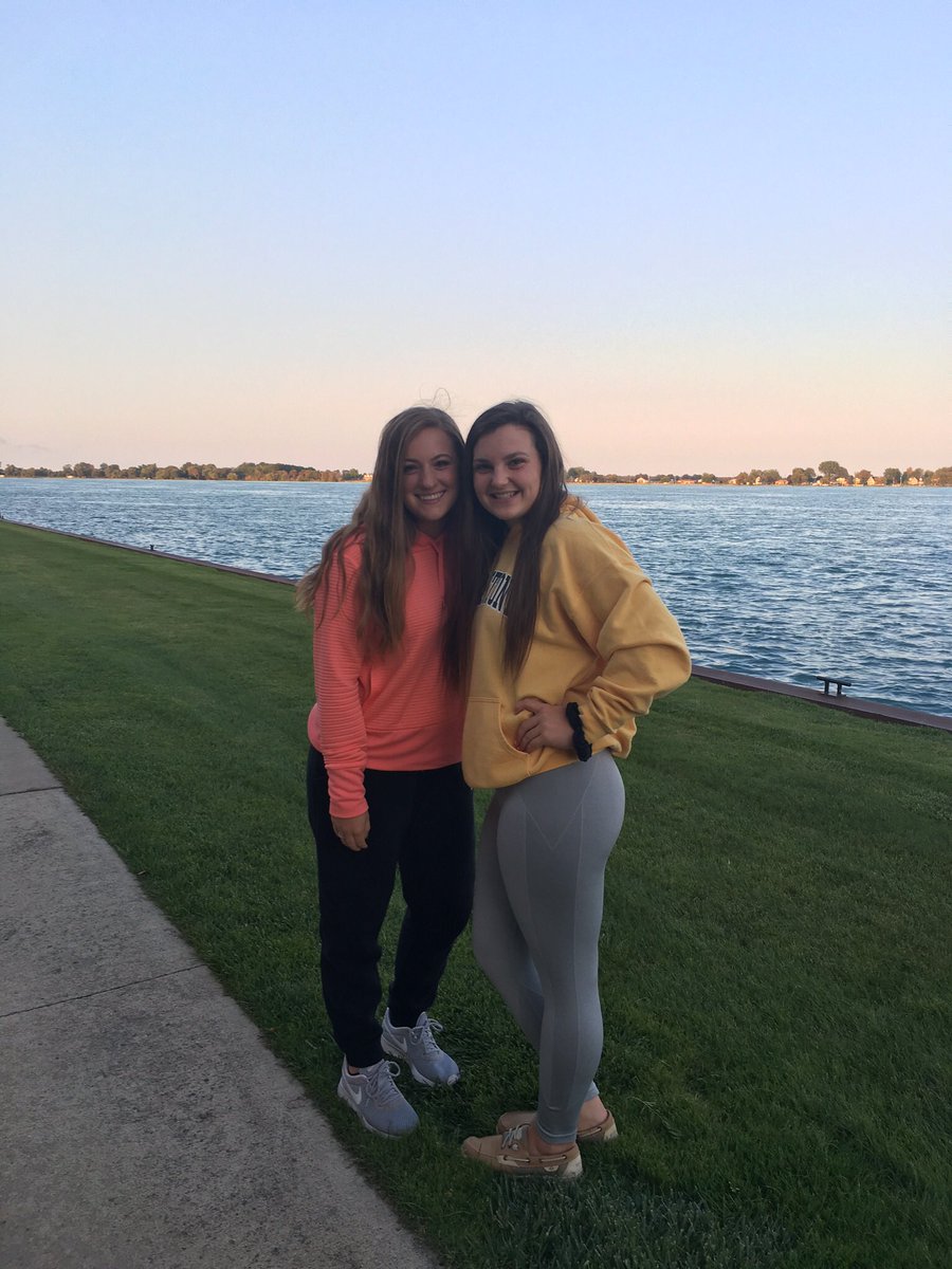 Olivia Young tweet media