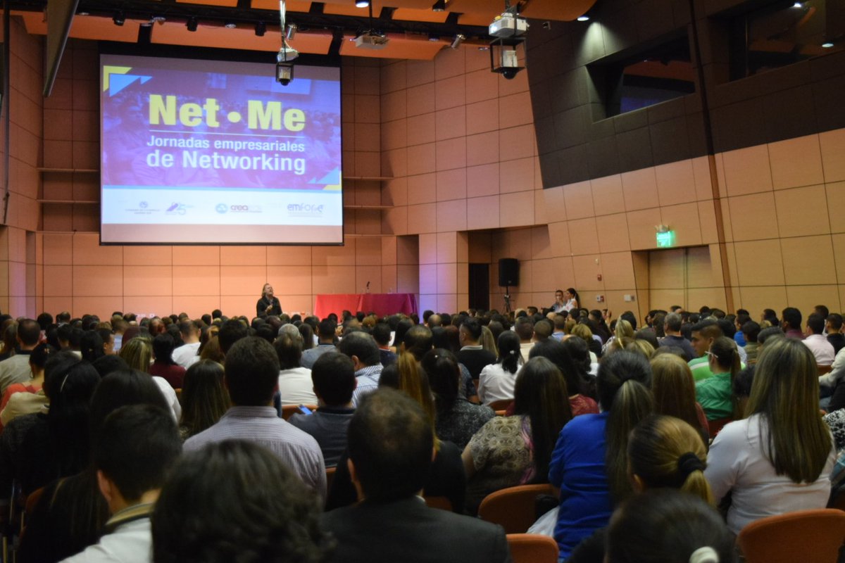 camaraaburrasur's tweet photo. Público asistente del #NetMeSur elige el #Pitch ganador de la jornada en el @centroaburrasur https://t.co/vCH844SOAi