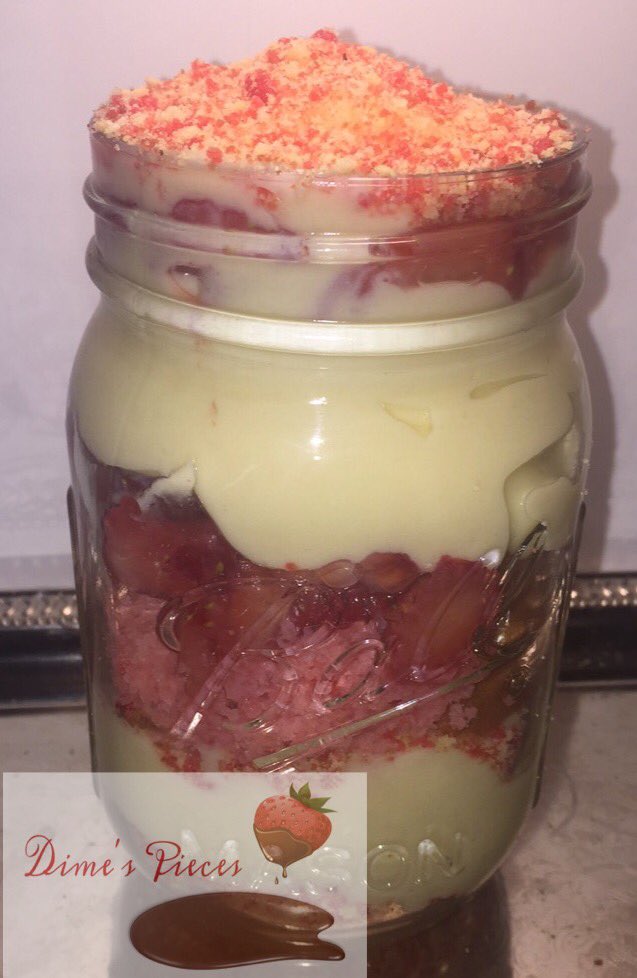 DimesPieces's tweet photo. This strawberry crunch is everything! ππ°π #StrawberryCrunch #Cheesecake #StrawberryCake #DimesPieces #TheRealCandyLady https://t.co/Dav9diMdAd