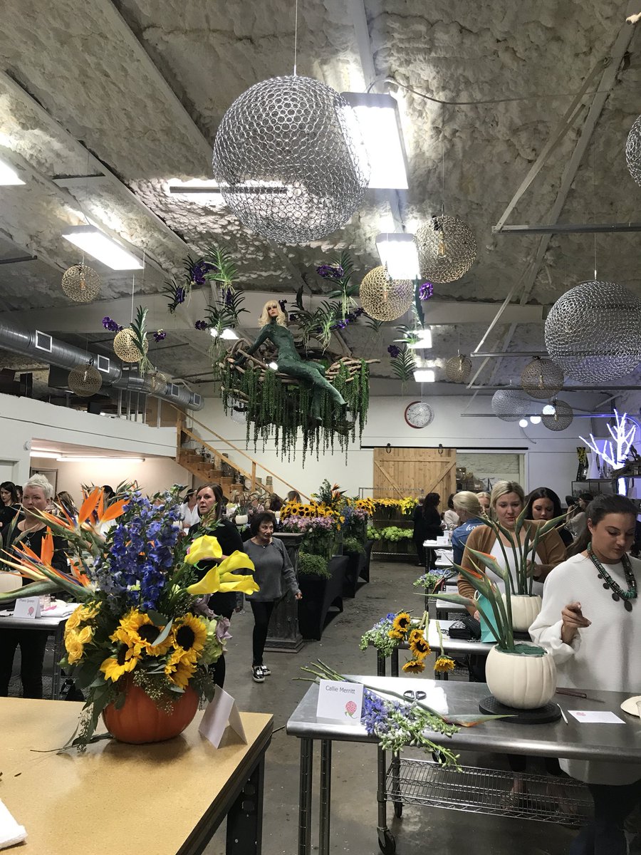 TheFleuriste's tweet photo. { ready, set, go } everyone has started making their gorgeous pieces! #teamfleuriste #thisiswhywefleur https://t.co/HbpY8jDI1S