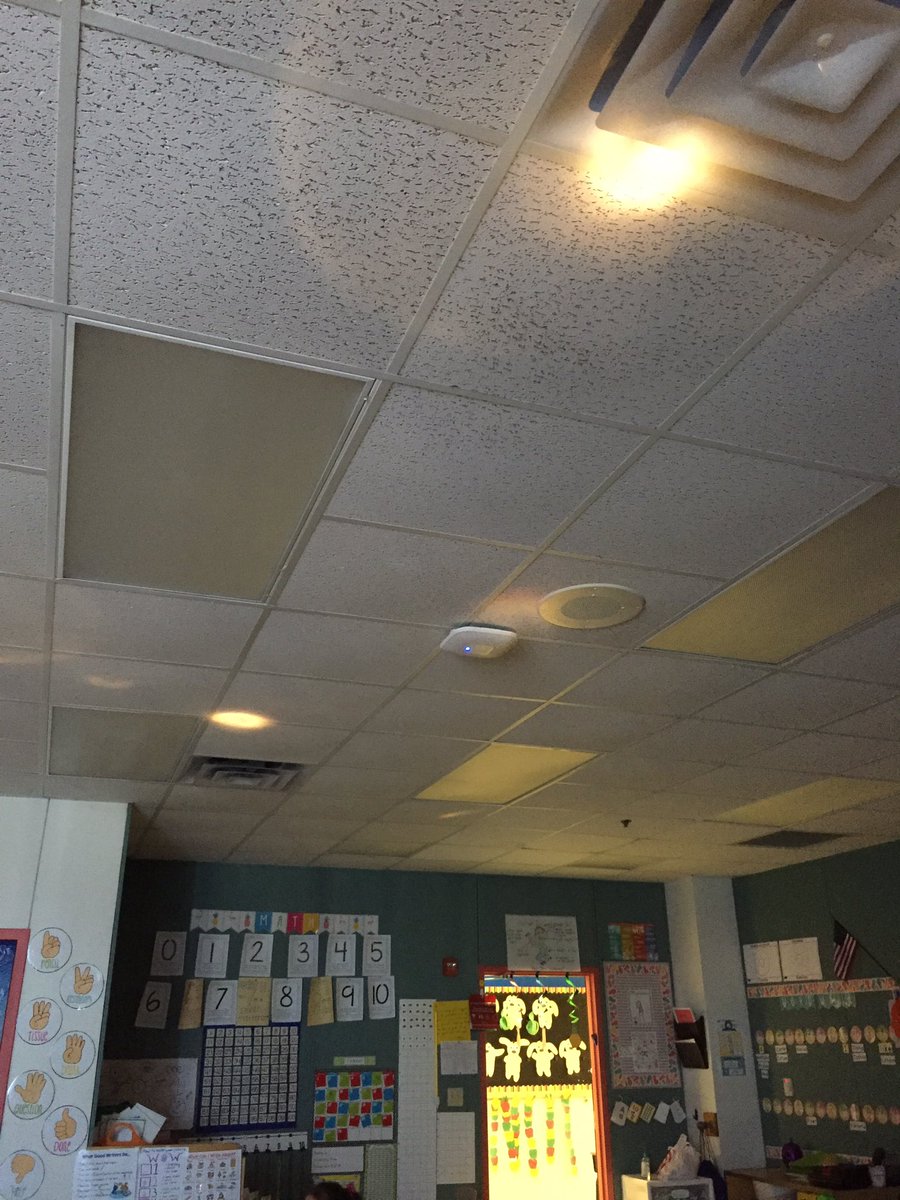 Bryant_STEAM's tweet photo. Discovering light energy #Polserproud #kindersmart https://t.co/VKFEV1YWXH
