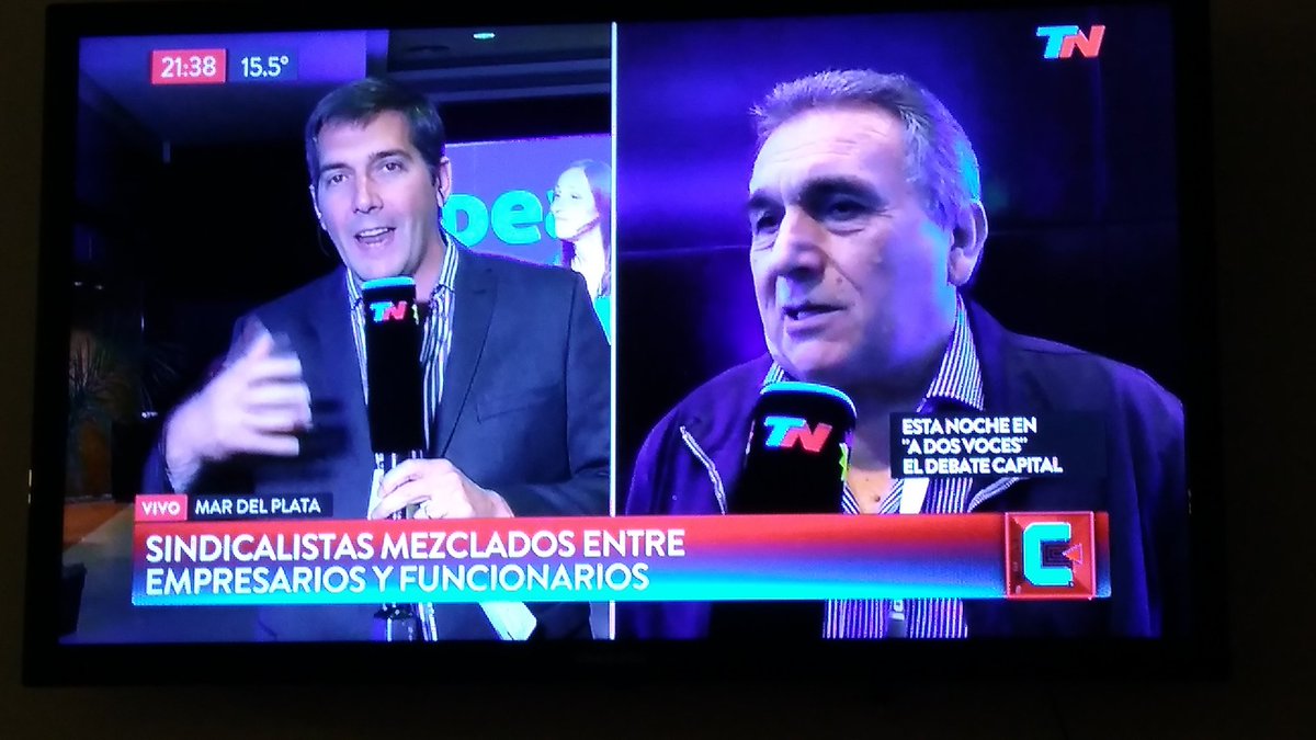 oreillysanti's tweet photo. Que pasó? Esteroides para los micrófonos de TN? https://t.co/6QouggXjsK