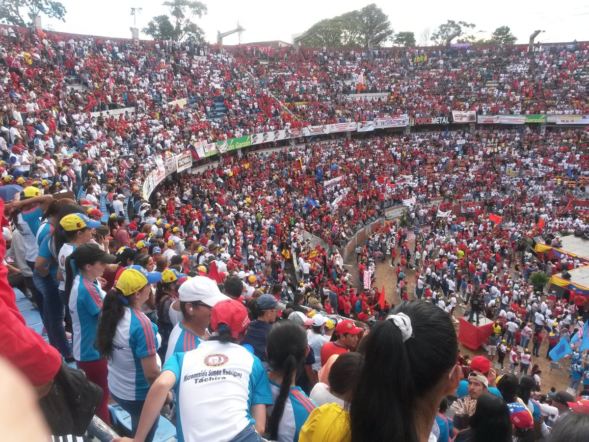 miguelmmsr's tweet photo. Chamba Juvenil y @MmsrTachira presente en el cierre de campaña de Vielma Mora #EnTachiraNosUneLaPaz @charlychaves @YONANEDGARDO https://t.co/3sRWwv2tLr