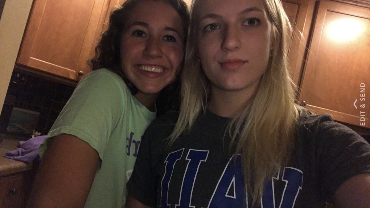 AnnaGarvin12's tweet photo. Happy Birthday @JescieBrauns_22!! Thanks for all the crazy mems😜 love ya💕 https://t.co/mbf5XjXTWQ