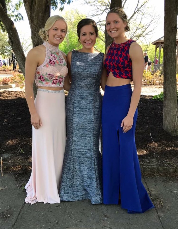 AnnaGarvin12's tweet photo. Happy Birthday @JescieBrauns_22!! Thanks for all the crazy mems😜 love ya💕 https://t.co/mbf5XjXTWQ