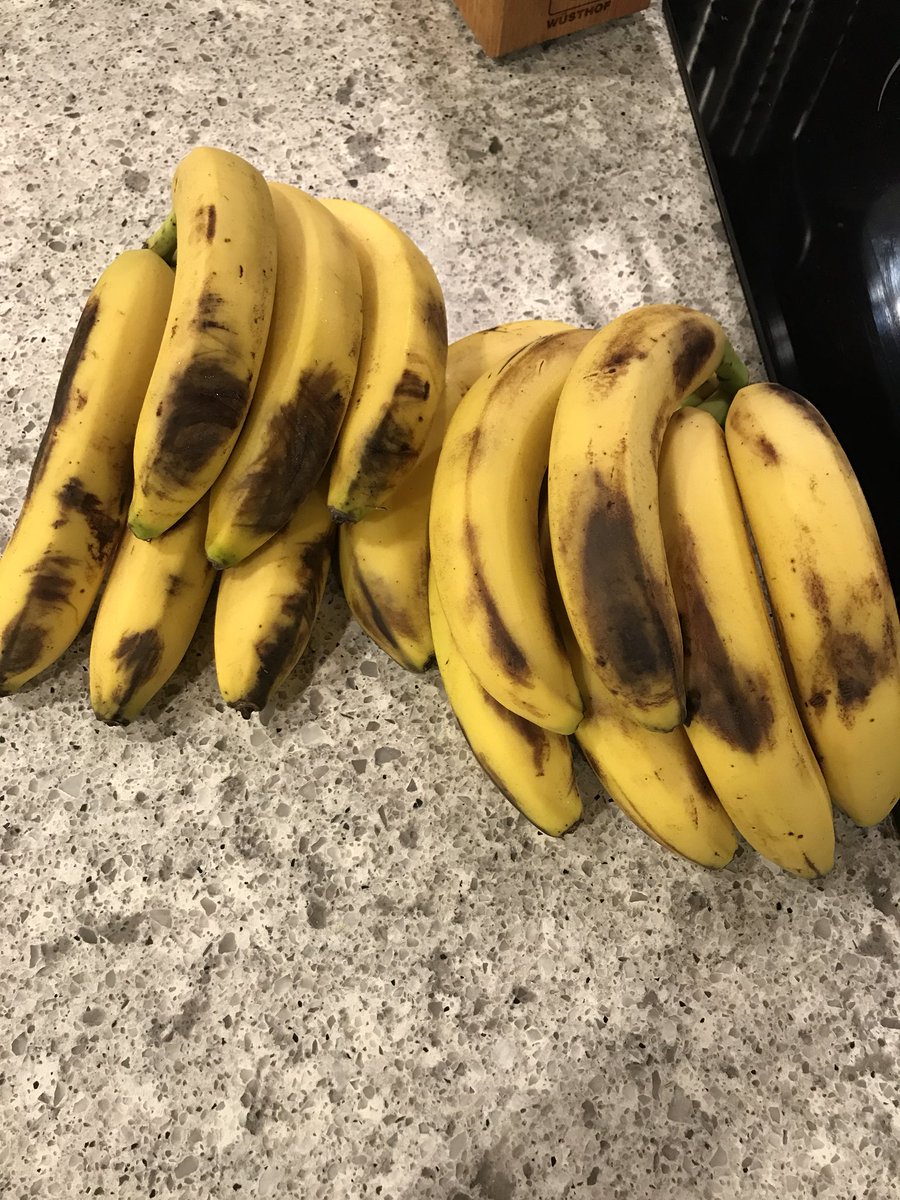AshleyTrease's tweet photo. @amazon Fresh, please don’t let my bananas arrive like this again.  This is TOTALLY unacceptable. #amazon #amazonfresh https://t.co/gTdxWzqEGJ