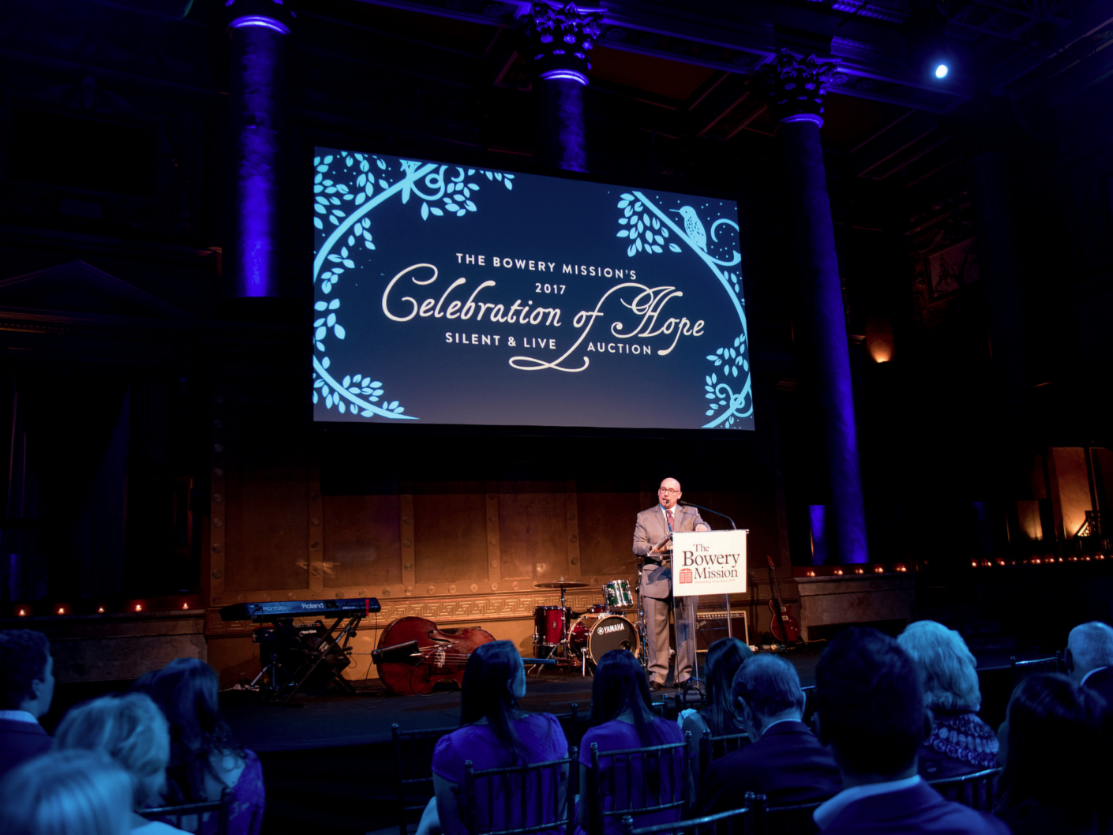 BoweryMission's tweet photo. Through this event, #FriendsOfTheMission raised over $200,000 for our life-changing programs for New Yorkers in need. 🙌

📷 @albertcheung https://t.co/SDRaOMsNb9