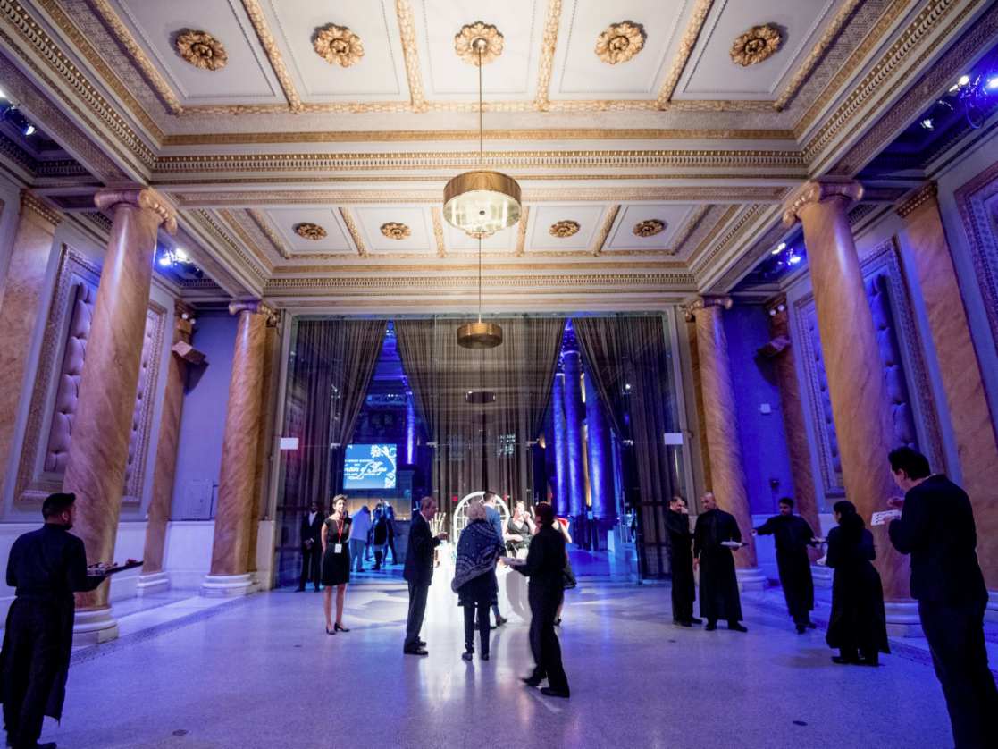 BoweryMission's tweet photo. Through this event, #FriendsOfTheMission raised over $200,000 for our life-changing programs for New Yorkers in need. 🙌

📷 @albertcheung https://t.co/SDRaOMsNb9