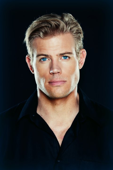 AMenAllTheTime's tweet photo. Happy Birthday, Trevor Donovan! #BestWishes ✨#Actor #TrevorDonovan📺#90210 #MelissaAndJoey #TexasRising #SunRecords #EscapingDad 🎉🎈🍷🍾🎁🎂🎁🍾🍷🎈🎉 https://t.co/gfOXY4hSsf