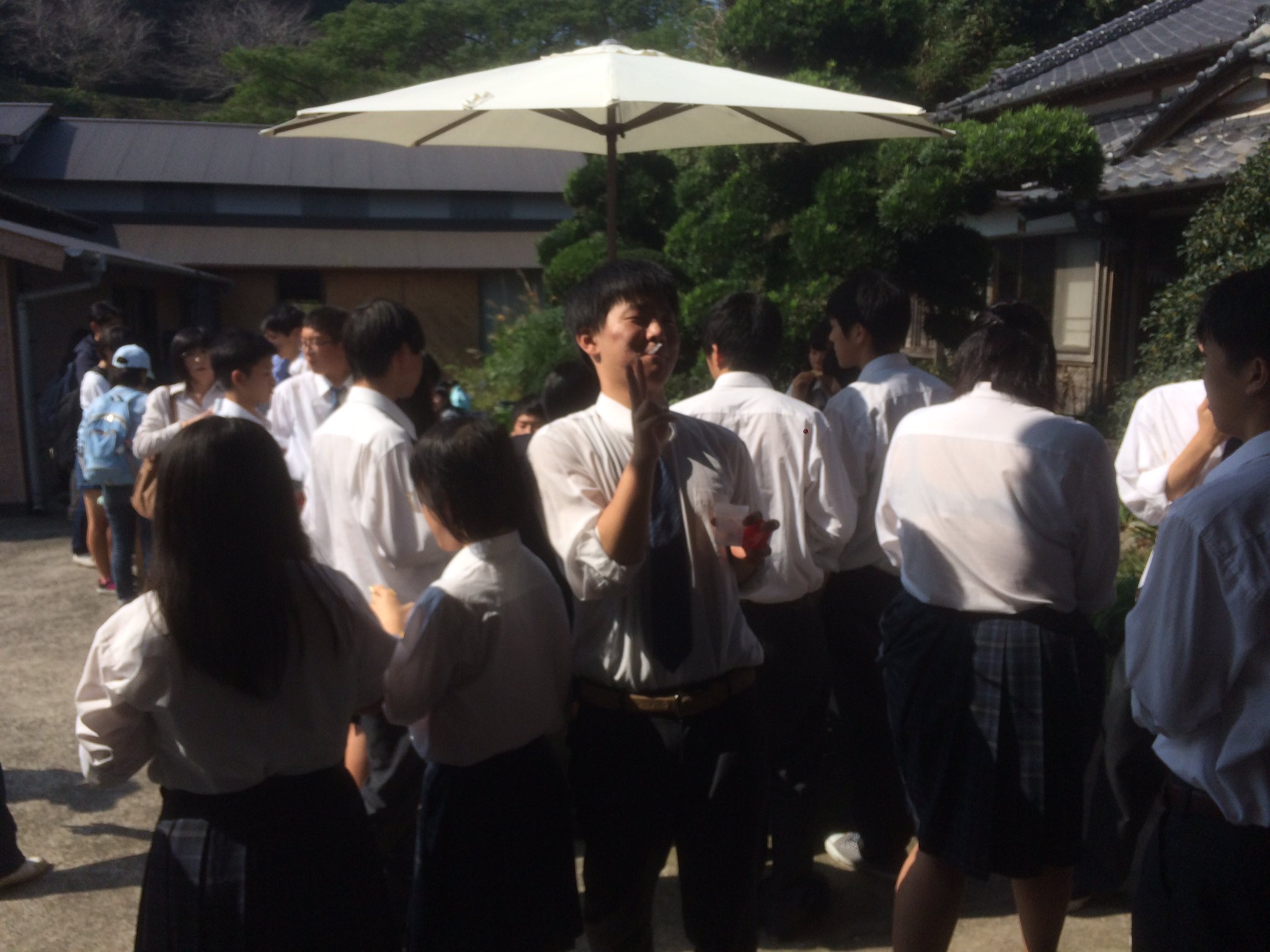 Twitter 上的 須藤健太 千葉館山 須藤牧場 新潟北高校の生徒さんが来てバター作り これから海鮮バーベキューしてディズニーらしい いいなー T Co Tbx4gacl5g Twitter