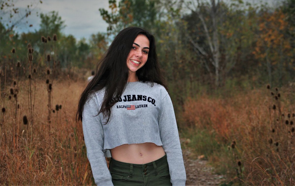 KowalskiGen's tweet photo. took some STUNNING photos of my beautiful friend the other day!! #fallshoots ❤️❤️ @hanholzhueter https://t.co/ZvY5pS64Lf