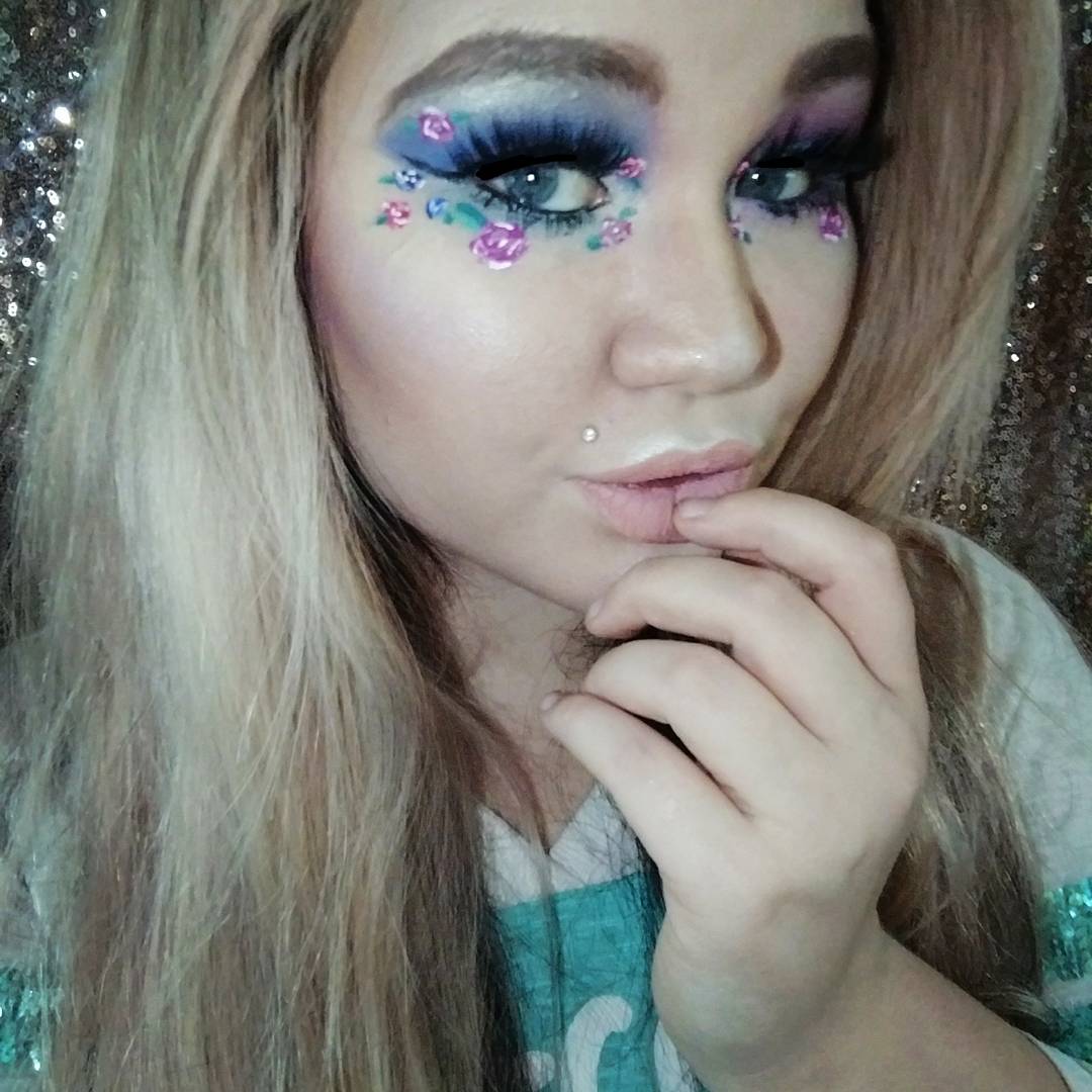 PariBear121's tweet photo. @limecrime in shades Blue Flame, Wisteria, Pink Velvet, Thistle and Utopia for the hand drawn flowers!!! More on Instagram: DecayedMermaid https://t.co/yrLdkYxEcw