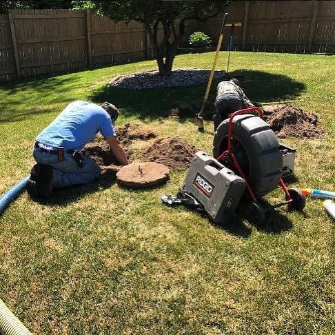 RIDGIDKollmann's tweet photo. Ook septic tanks inspecteer je met #RIDGID apparatuur zoals hier met de RIDGID #SeeSnake haspel. Meer info: https://t.co/9GzcuWzJwV https://t.co/gUB8IupqaB