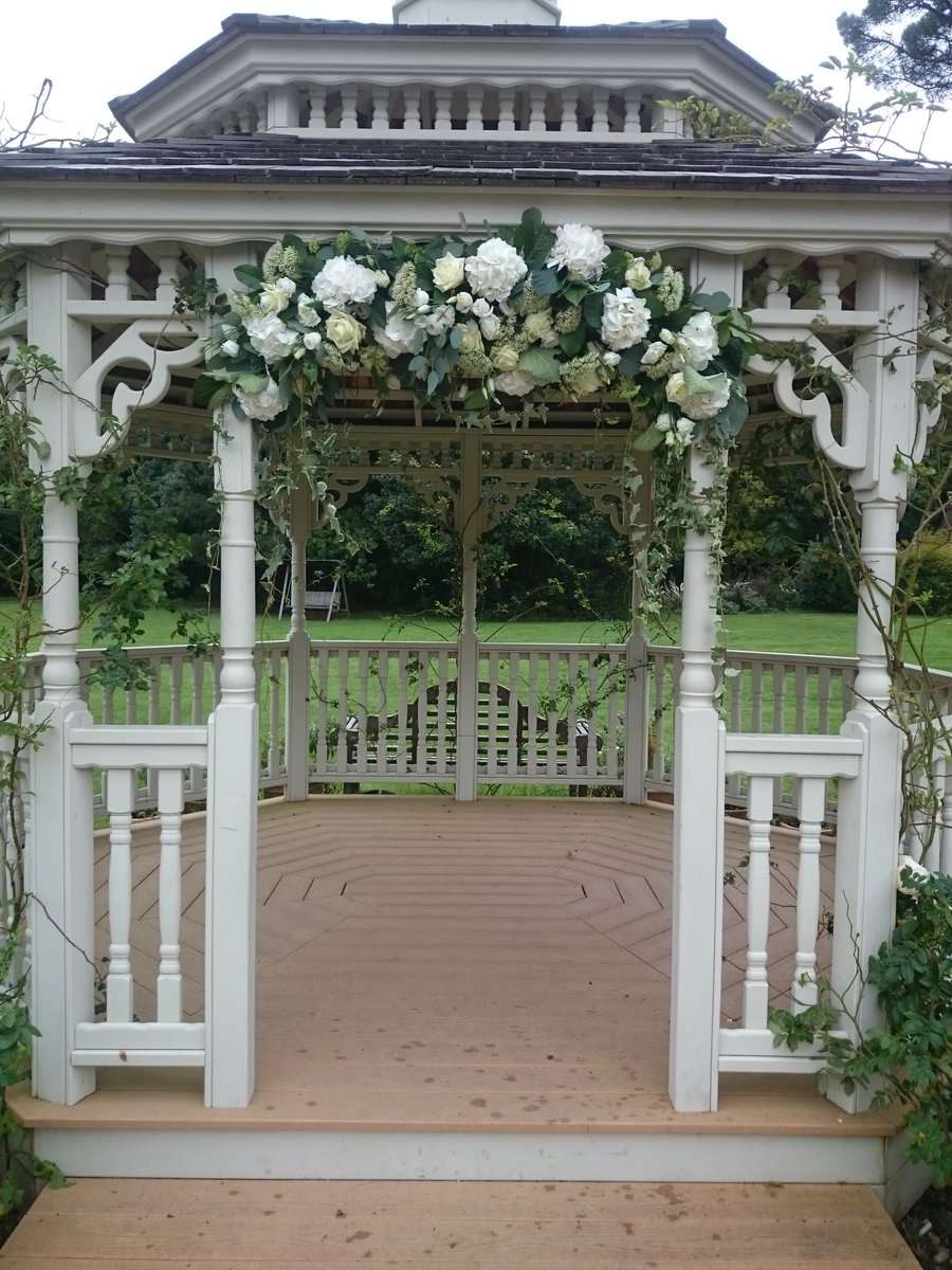 Wedding archway at Albert Cottage Hotel