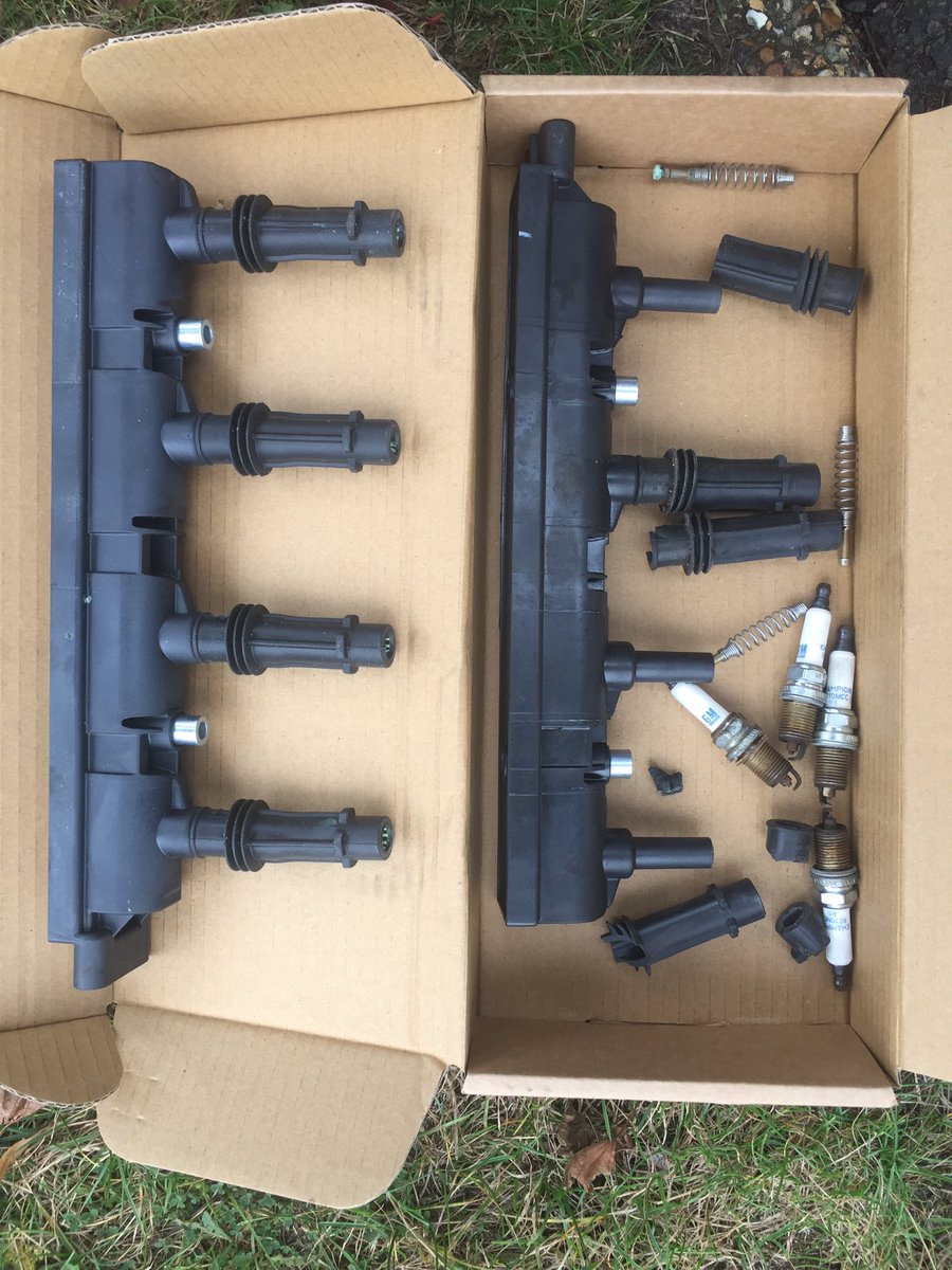 DMGautocare's tweet image. Coil pack fell apart when I removed it to investigate a misfire. Think I found the fault. Regular maintenance would've helped #beckbromfl