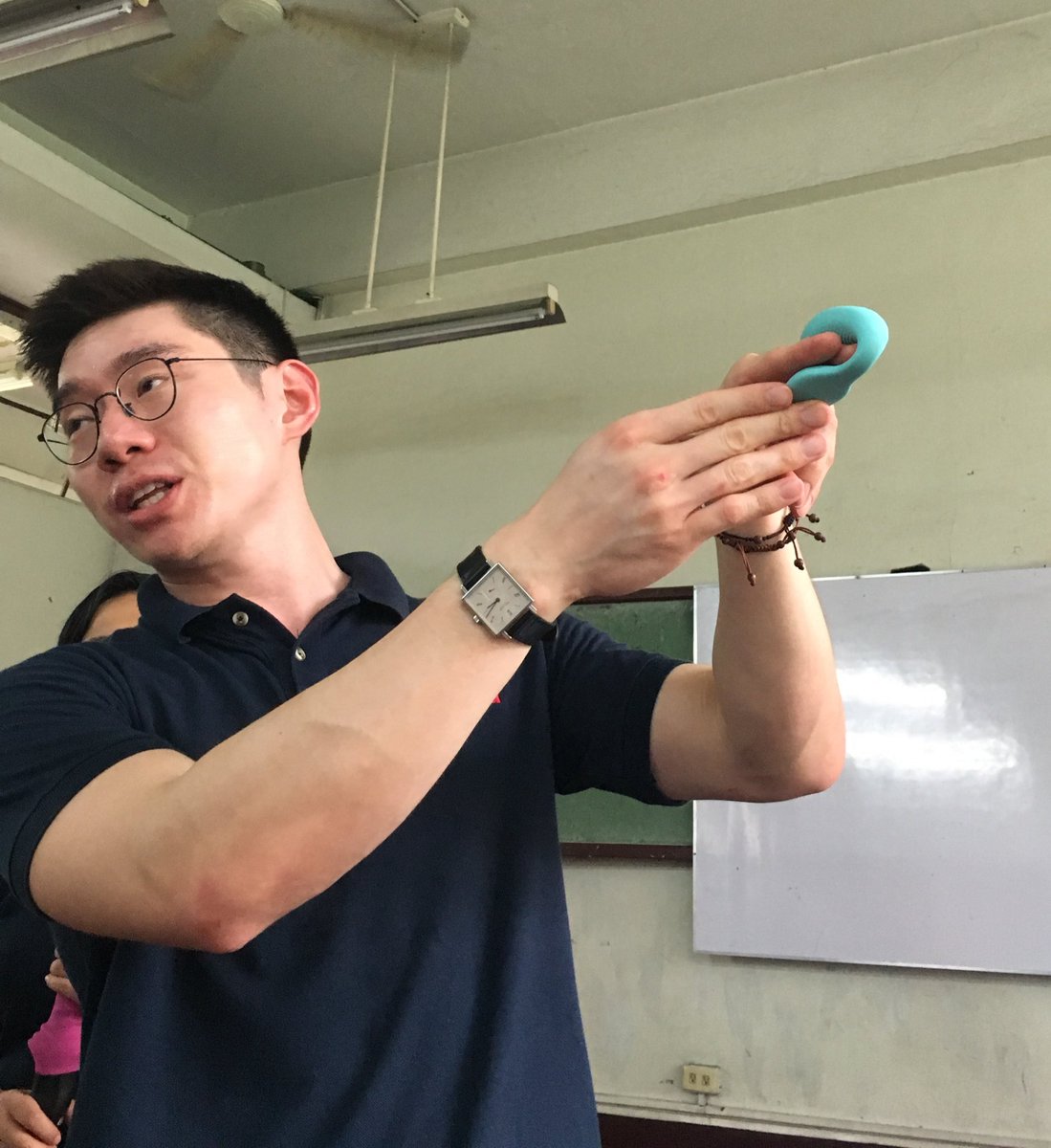 upbabaylan's tweet photo. For long distance relationships, this vibrator can be remote-controlled. Fuck ganern! #ItsOkayPH #ACLE2017 https://t.co/JmMczQbMlm