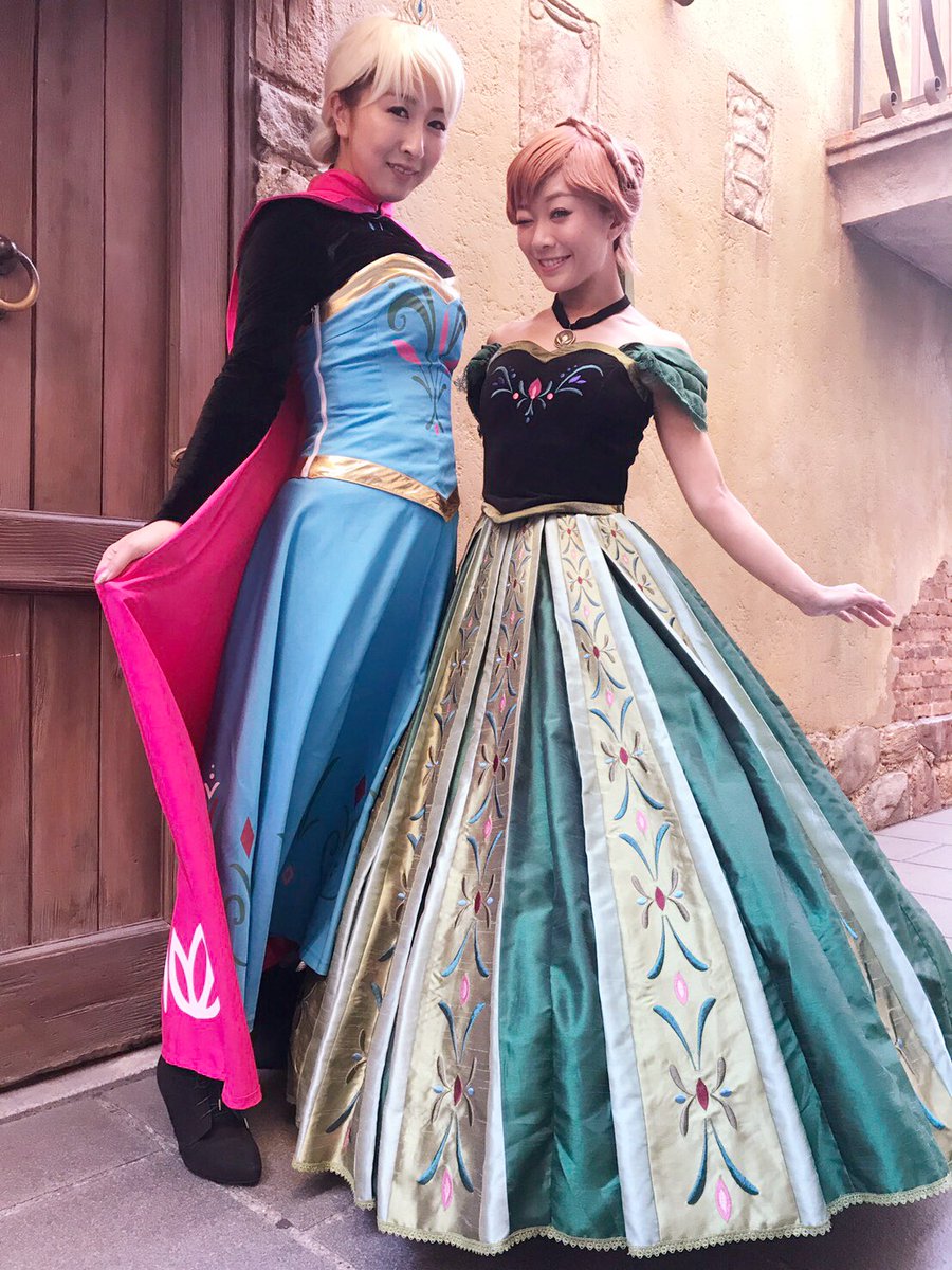 Twitter पर まぁさ 日愛知県 東刈谷郵便局付近 早くも疲れて着替えようとしてるのでまとめ 戴冠式エルサとアナ Dハロ仮装 アナ エルサ アレンデール姉妹