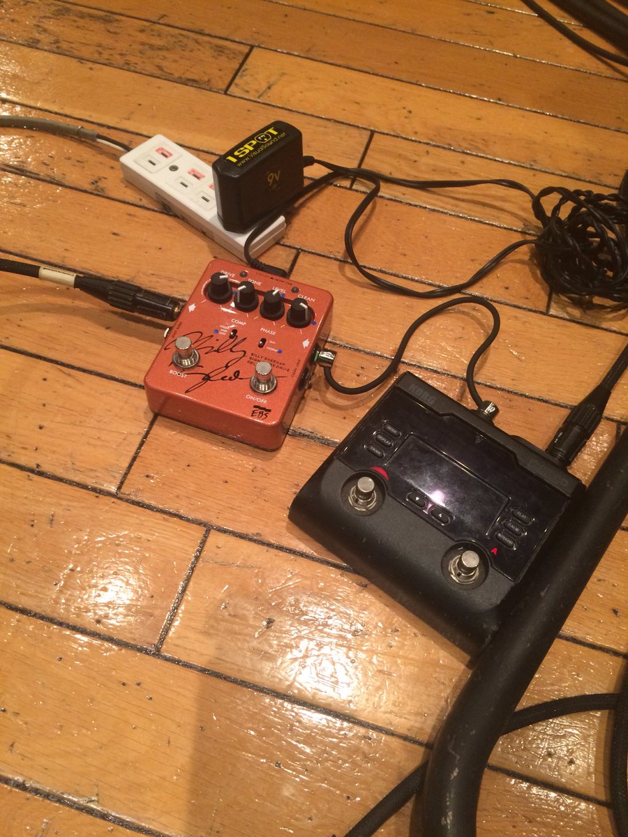 Boh 6string Bass On Twitter 超パーティーリハ 機材が出払ってるのでチューナー ディストーション ベースだけ B O H