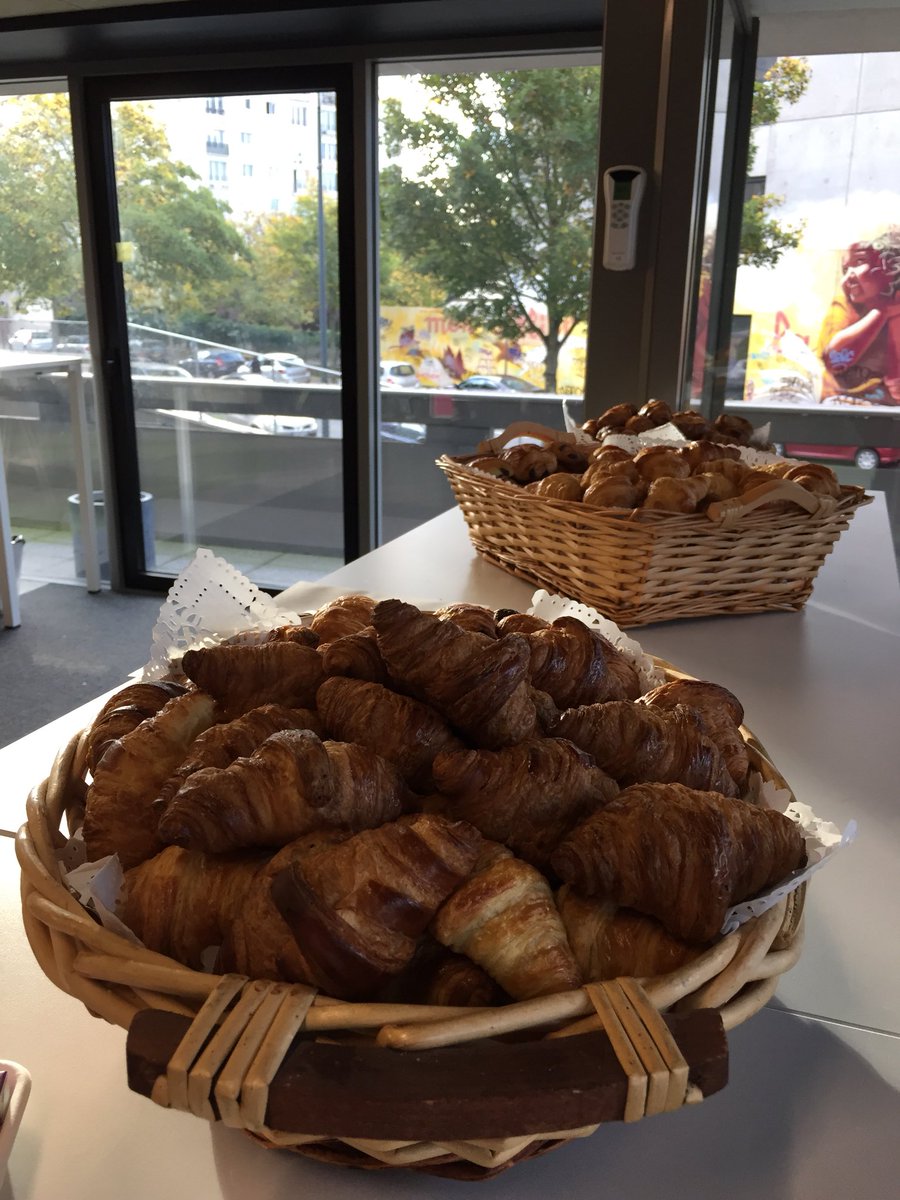 C_Besneux's tweet image. #LearningShow Et qui c’est qui sert le café ? On vous attend !