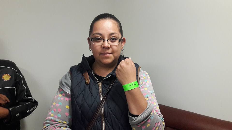 FeriaHidalgo's tweet photo. Siguiendo la instrucción de nuestro Gobernador Omar Fayad, el día de hoy entregamos #PulserasVIP para ver a EL TRI en el #TeatroDelPueblo. https://t.co/ziWRjGh0KJ
