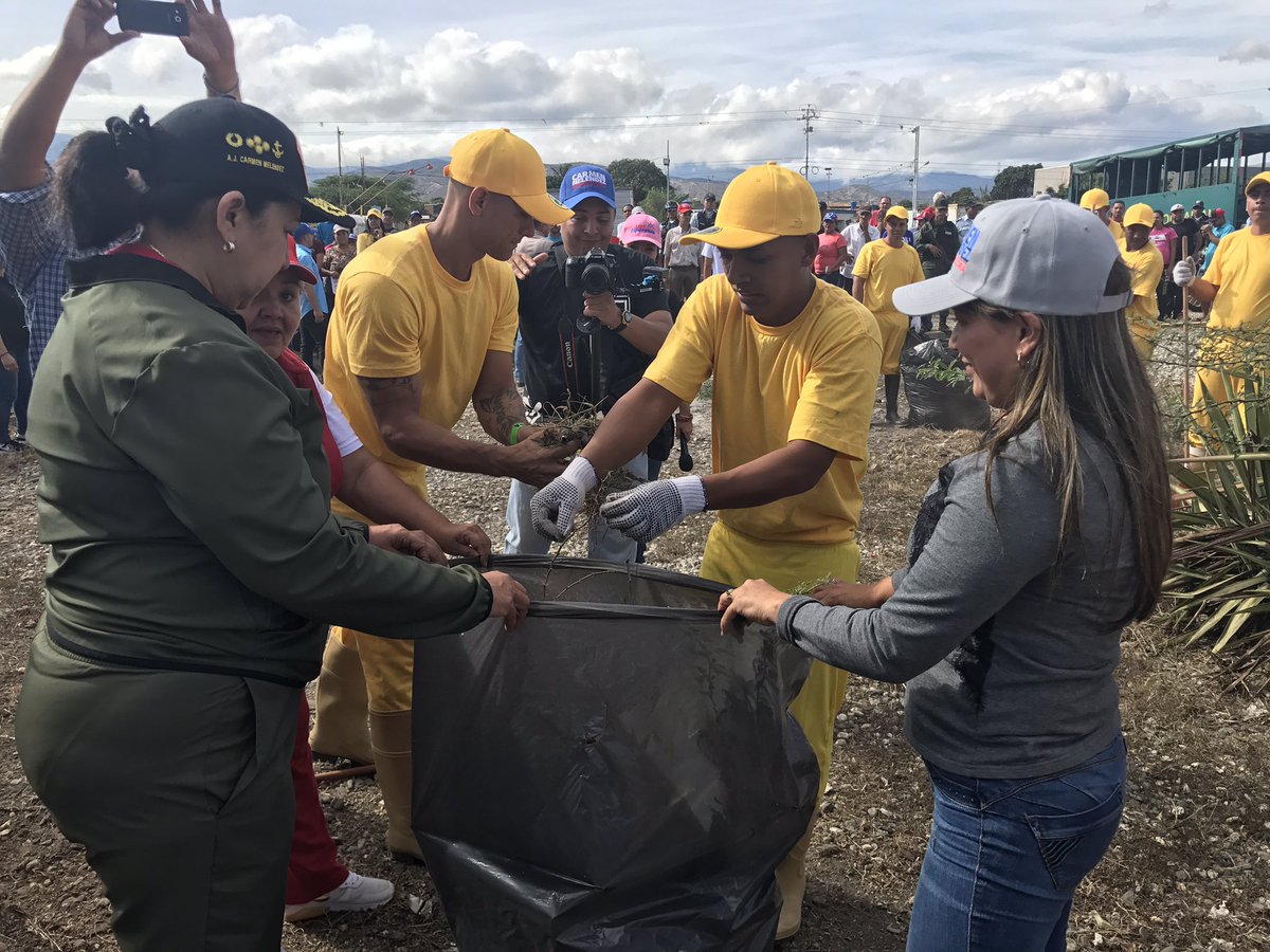 Hurtadocris31's tweet photo. #EL15DeOctubreGanaChavez En Lara Gana nuestra Almiranta @gestionperfecta desde nuestra trinchera ya activamos la maquinaria 4x4, Venceremos https://t.co/2z92ZfLMBw