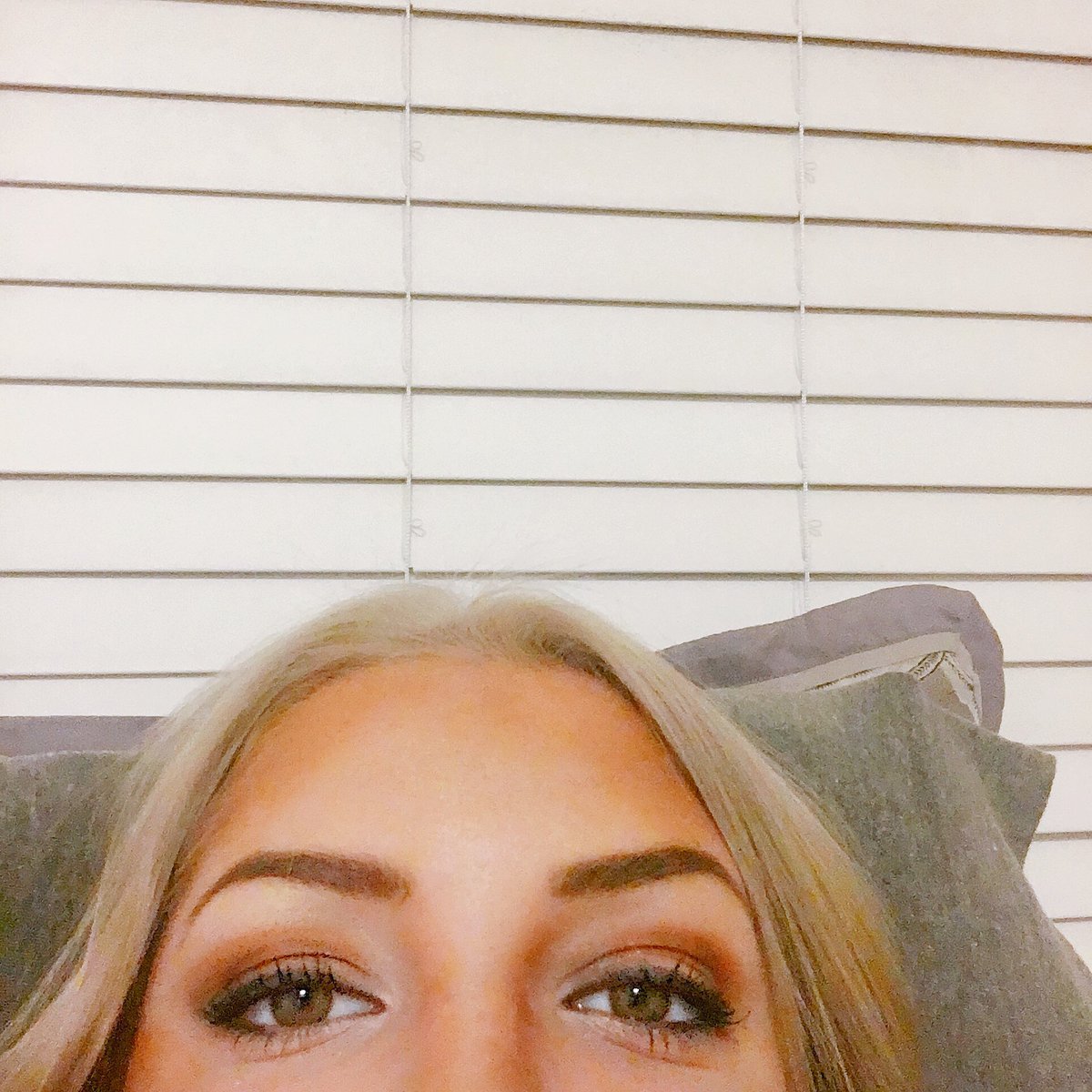 ratchetrenchie's tweet photo. First selfie without my appendix, lovin my hair, thanks mom for doing my makeup 💞 #bedrestLife https://t.co/NLSD58Wu98