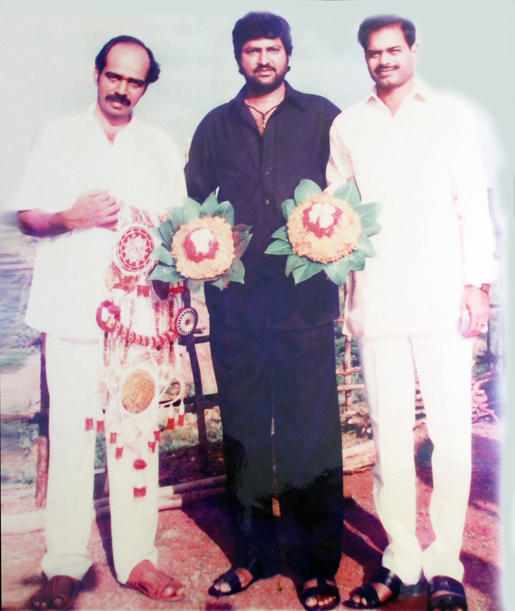 Nallampati's tweet photo. Single frame 3 Legends ❤❤❤❤
#ParitalaRavi garu(My inspiration)and @themohanbabu garu,#Devineni nehru garu, @Sriram_paritala (jr.legend) https://t.co/4XMF0jr6IF