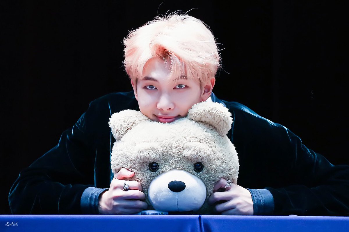 KeepReal_0912RM's tweet photo. 171008 HD📍홍대 팬싸  #랩몬스터 #RM #RAPMONSTER #남준 #방탄소년단 #김남준 @BTS_twt https://t.co/OnBYnMtvuX