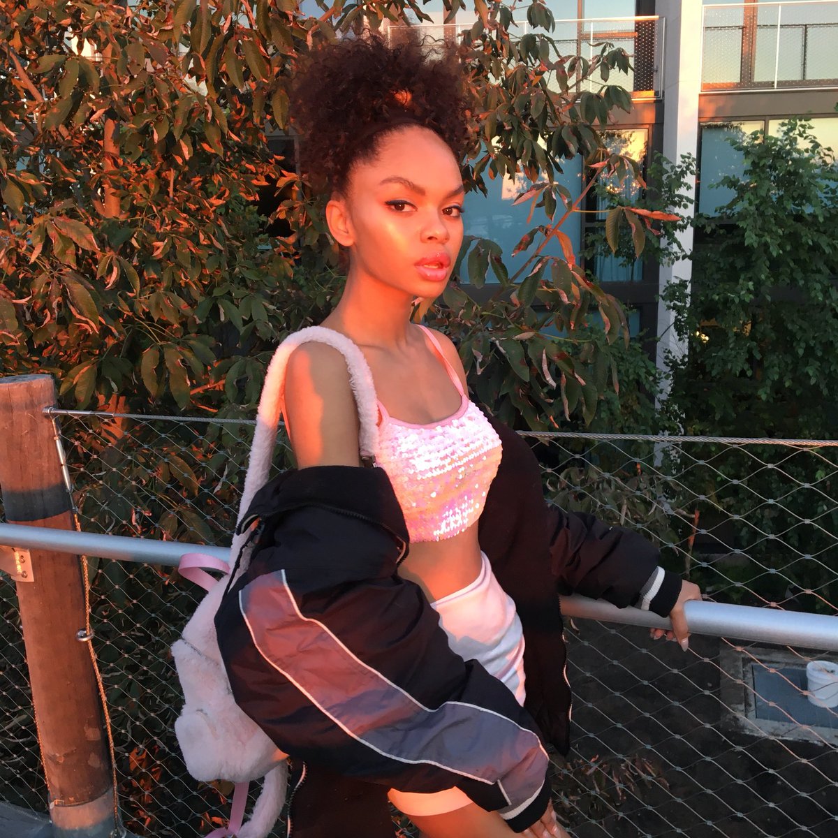 rojoshawty's tweet photo. @FENTYXPUMA is looking for models so 🤷🏽‍♀️💜💖💜 #FENTYxPUMA https://t.co/QM4zD3f77H