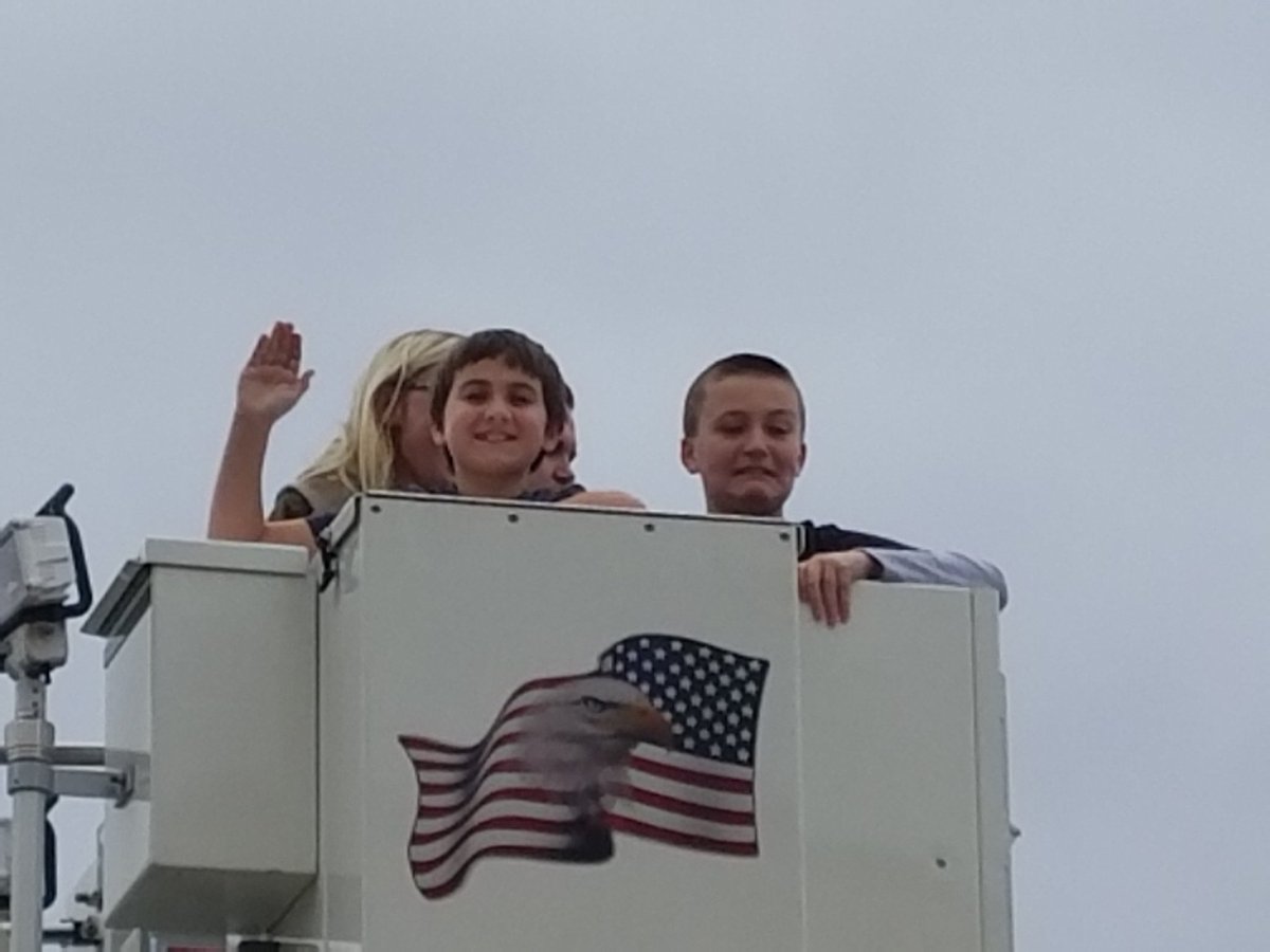 grimesm51's tweet photo. 5th graders learning about fire safety! We got to go up in the bucket! #mpqtigerway #RASDinnovate #ripon5th https://t.co/gdLRzh3ykk
