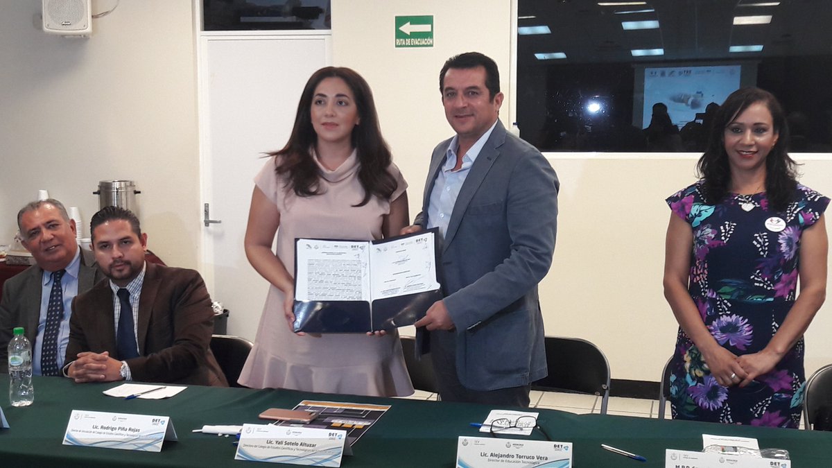 detveracruz's tweet photo. DET FIRMA 3 CONVENIOS DE COLABORACIÓN
https://t.co/lxXgTu07pr https://t.co/1PLKB5kQrB