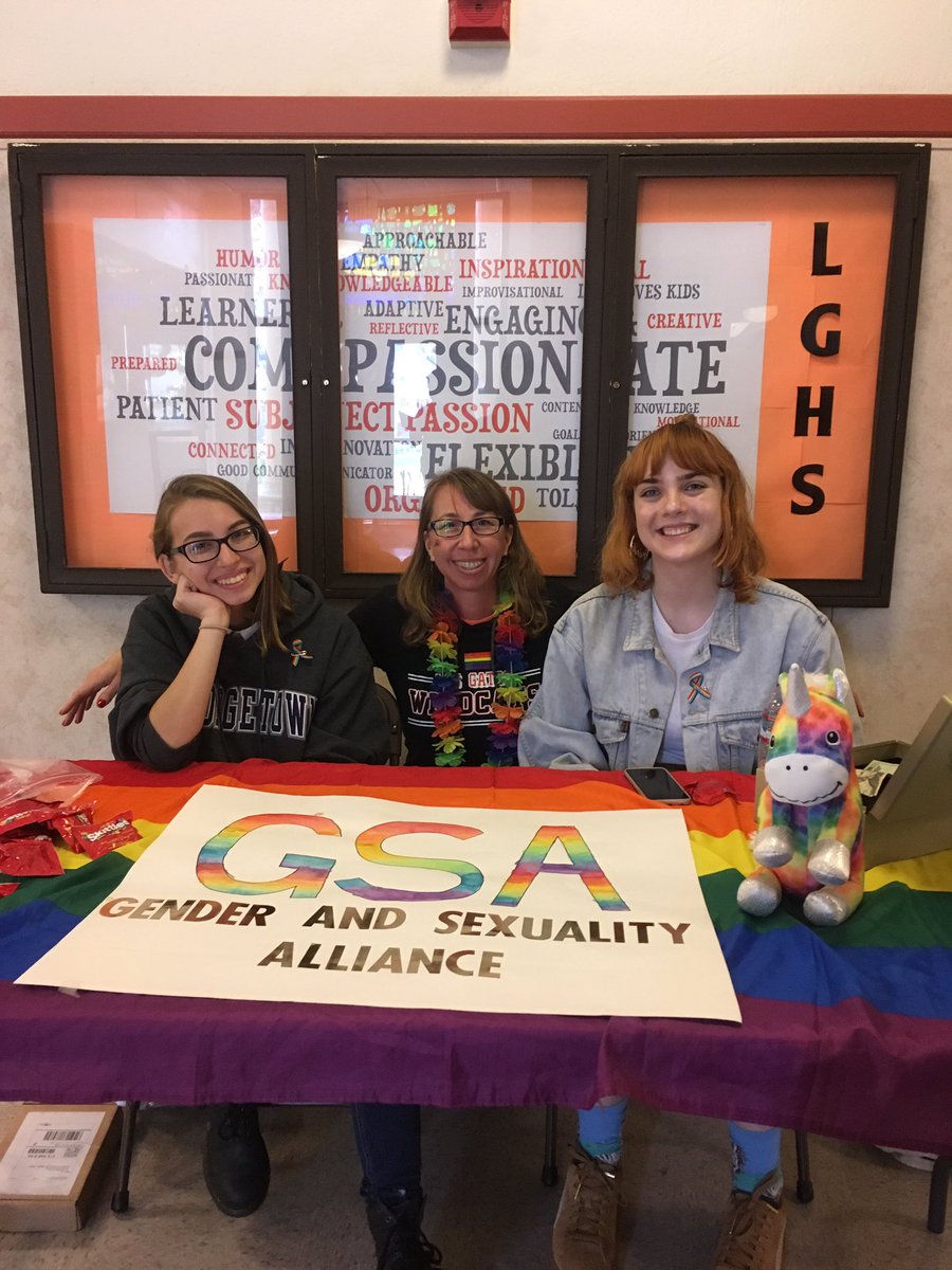 mshesik's tweet photo. So many rainbows! So much love and acceptance! #golgcats https://t.co/KqtFwZywd8