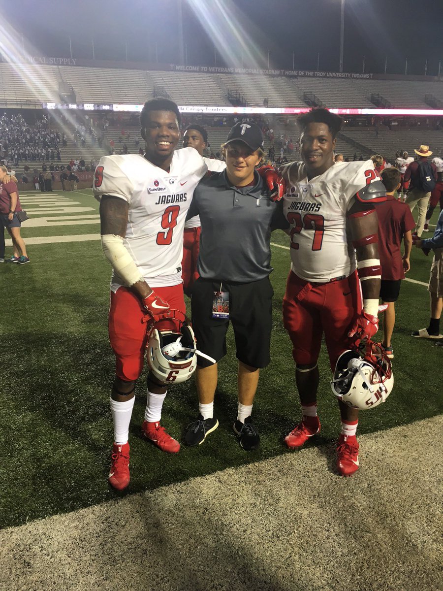 JCJetsFootball's tweet photo. Three former Jets showing out in tonight's "Battle for the Belt". Go Jags! Go Trojans! Go Jets! https://t.co/PqIpwm6v7N
