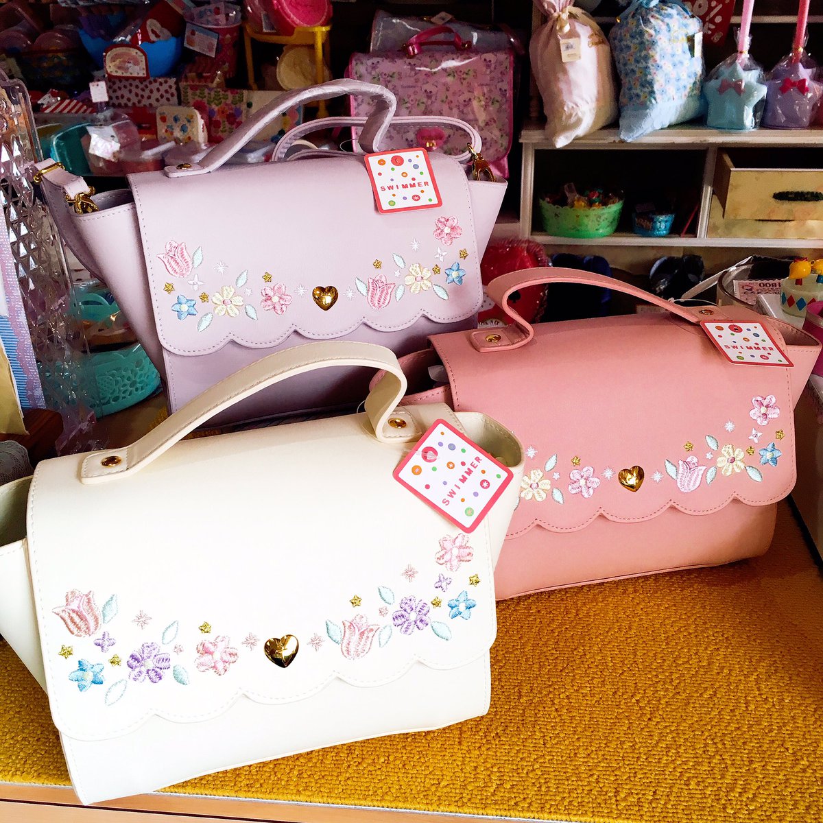 雑貨屋アルメット スイマー新商品入荷しました フローラルバッグ ショルダー 2400 税抜 トート 2500 税抜 群馬 アルメット 雑貨屋 伊勢崎 スイマー チョコホリック