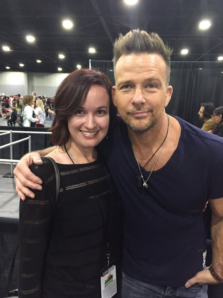 AmandaBStories's tweet photo. Happy birthday @seanflanery!! From one storyteller to another, you're my hero. I hope this day celebrating you was a memorable one 🍻🎉 https://t.co/TOJj83ijWR