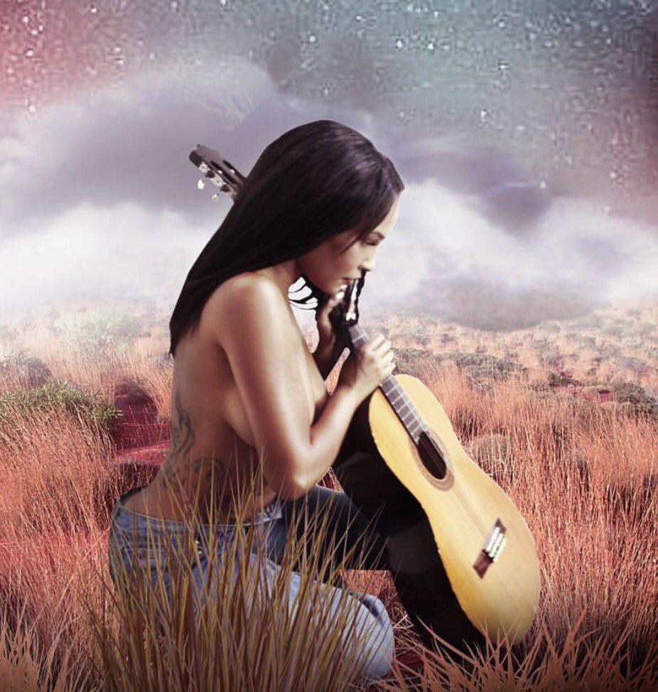 TimeWithTrish's tweet photo. No musician but I can play you a song ππΆ shot by Flocko MUA Sokhna π #TimeWithTrish #LiifeIsCrazy #iAmMePatriciaNeves https://t.co/Os19EeDOZg