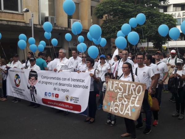 HNVV16's tweet photo. Protejamos el agua porque es nuestro derecho y el de las siguientes generaciones.  #NuestroOroEsElAgua #MarchaPorElAgua https://t.co/joTh4UMJYE