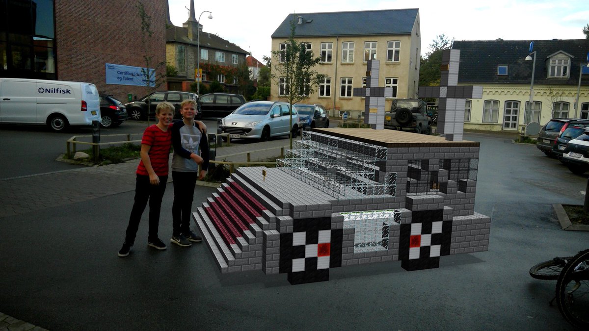 katjaborregaard's tweet image. Ss built an environmentally friendly car in #MinecraftEdu &amp;amp; was able to see it in real world w/ #MixedReality! @PlayCraftLearn #MIEExpert