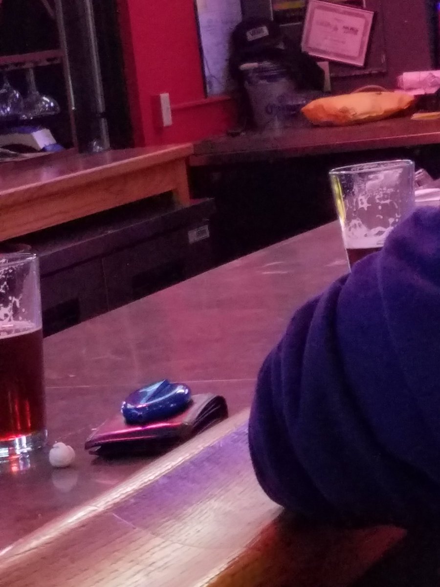 ingouldwetrust's tweet photo. 2017 and dude is still rockin' the coin purse #buzzland https://t.co/9qZR3vLUVR