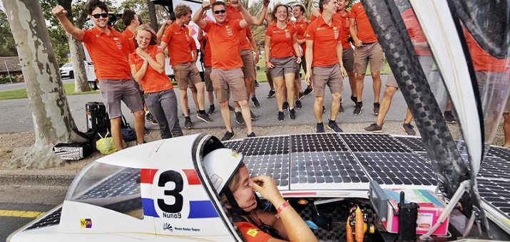 SolarStorageMag's tweet photo. SolarMagazine- @NuonSolarTeam #wereldkampioen #zonneracen na winst World Solar Challenge https://t.co/Iix2TmuNb6 #WSC17 https://t.co/a9coX9gpsr