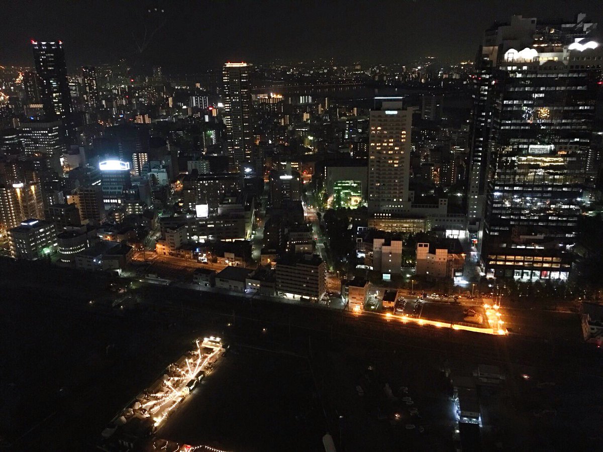 osharanger1's tweet photo. こちらが10/28(土)開催の「MASK THE NIGHT」会場からの夜景。想像以上の高所です！仮面を着けて大阪梅田の街を見下ろそう！現在、RTしていただくことで抽選で2名様を無料招待中！応募期限は10/20(金)まで！https://t.co/yqBHFijkW3 https://t.co/Ye2wOR3xqP