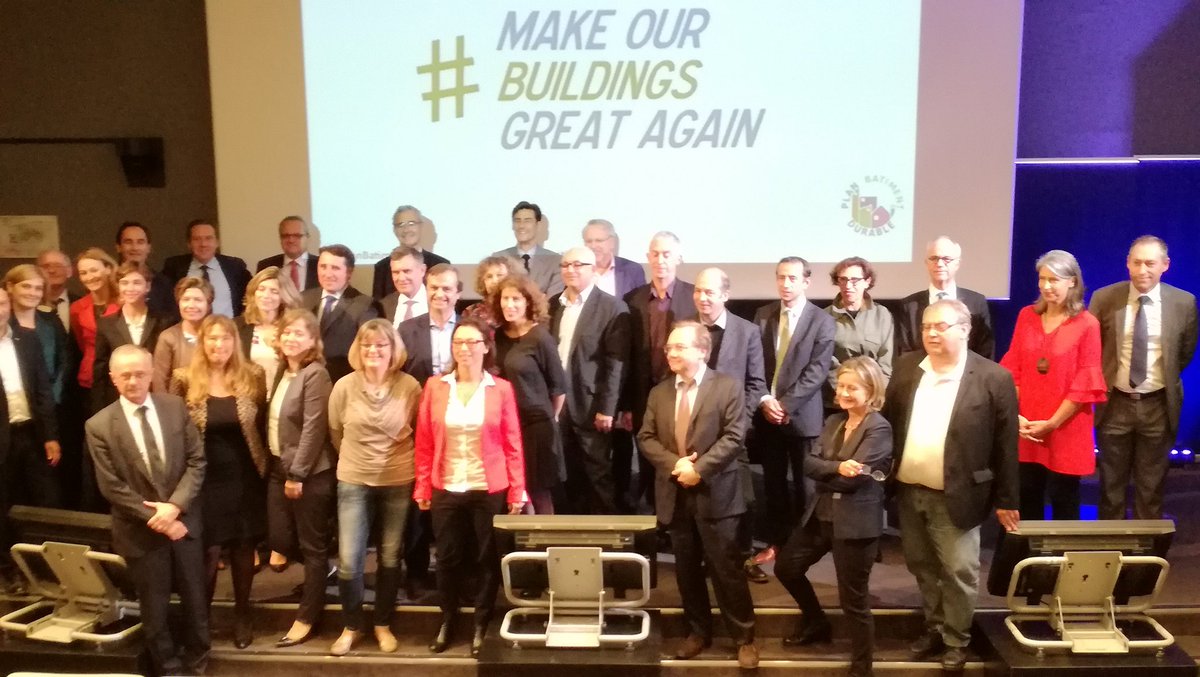 C'était hier, au <a href="/PlanBatiment/">Plan Bâtiment Durable</a> ! 123 signataires de la #Chartetertiaire ! Transition énergétique et carbone #Makeourbuildingsgreatagain